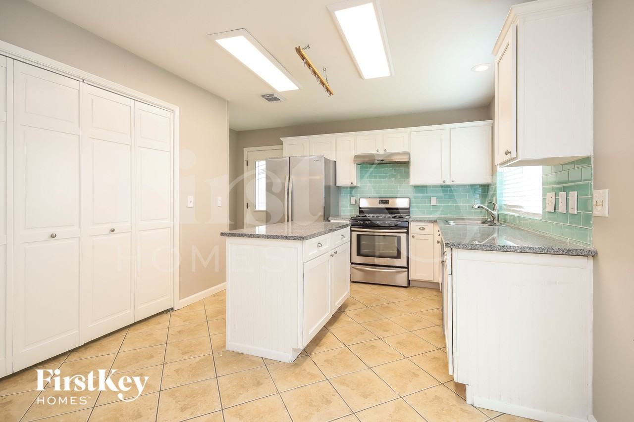 4004 Ashwood Dr - Photo 6 of 16
