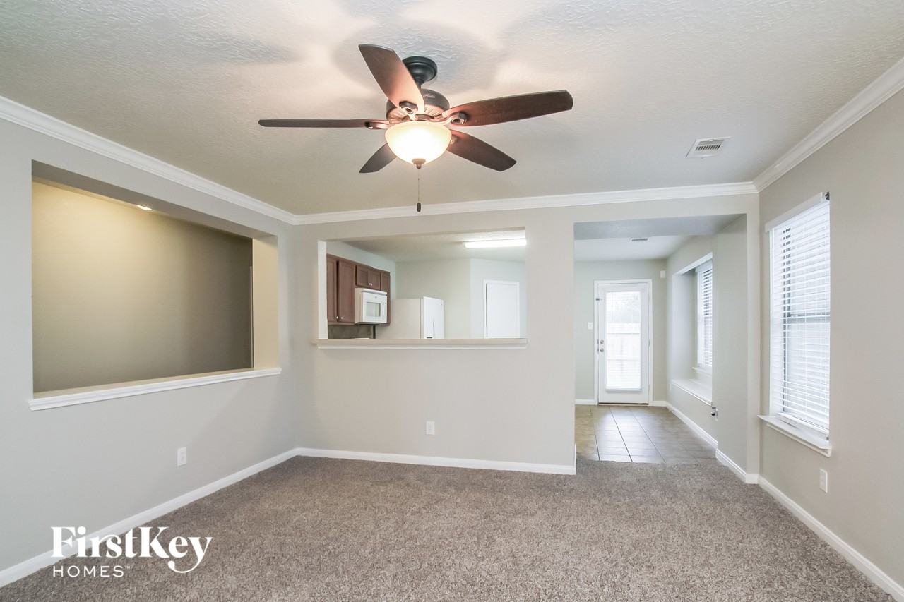 3043 Legends York Dr - Photo 3 of 15