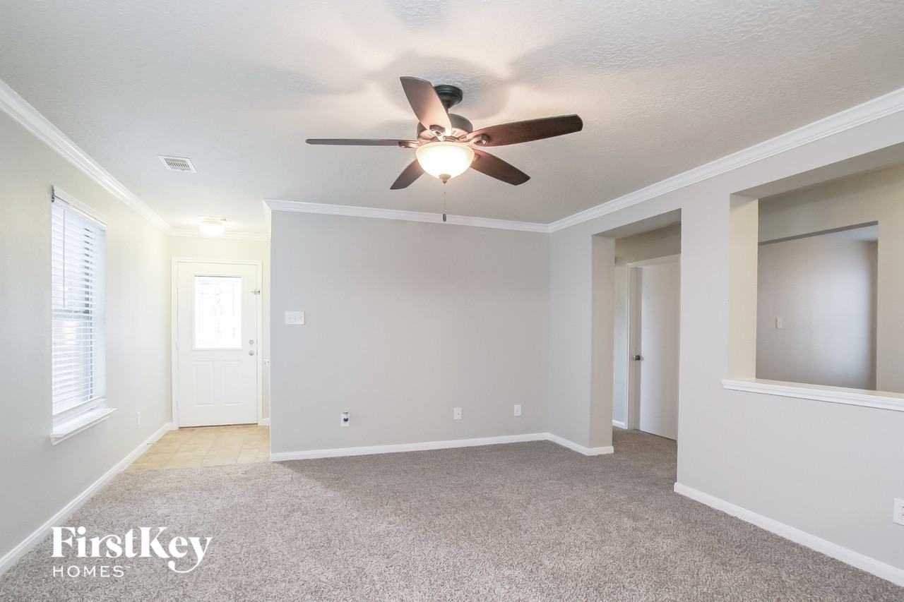 3043 Legends York Dr - Photo 4 of 15