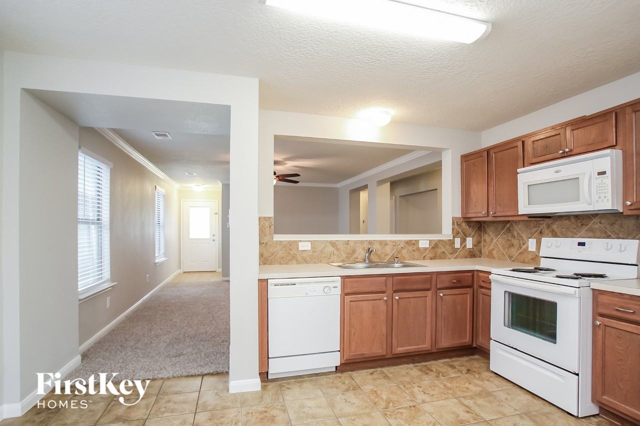 3043 Legends York Dr - Photo 6 of 15