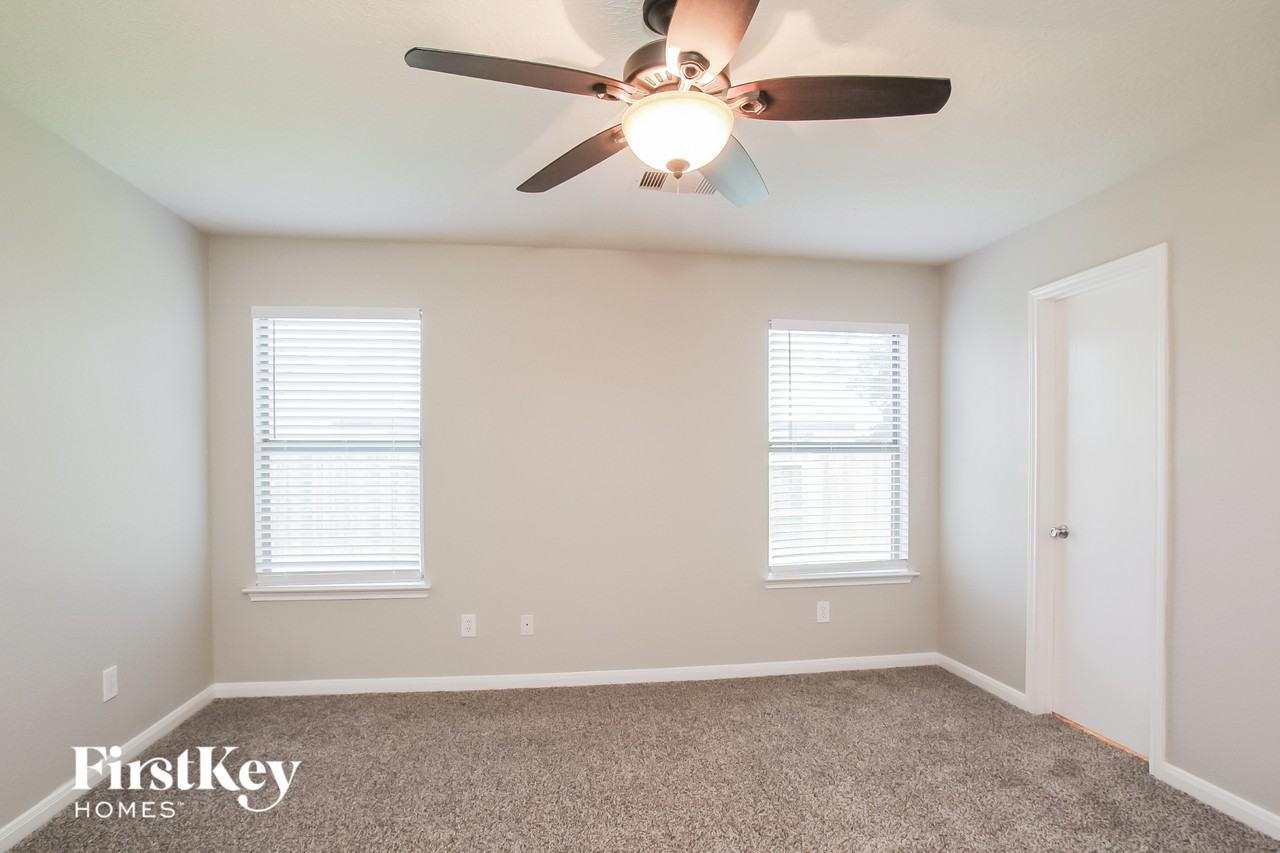 3043 Legends York Dr - Photo 7 of 15
