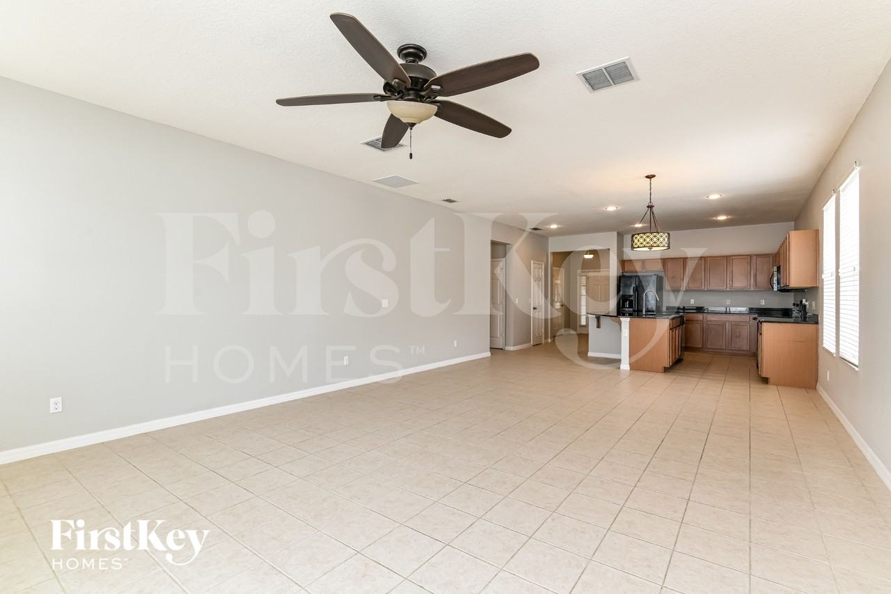 2716 Barclay Ln - Photo 3 of 16