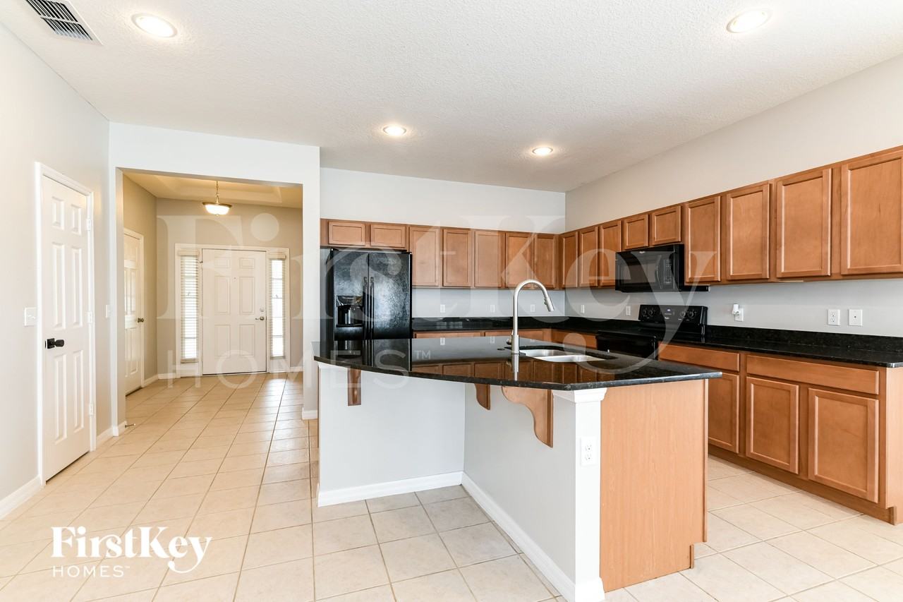 2716 Barclay Ln - Photo 5 of 16
