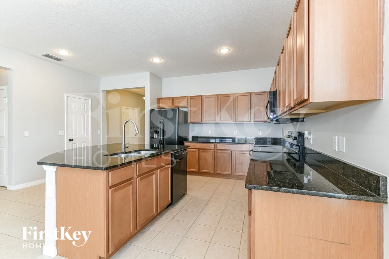 2716 Barclay Ln - Photo 6 of 16
