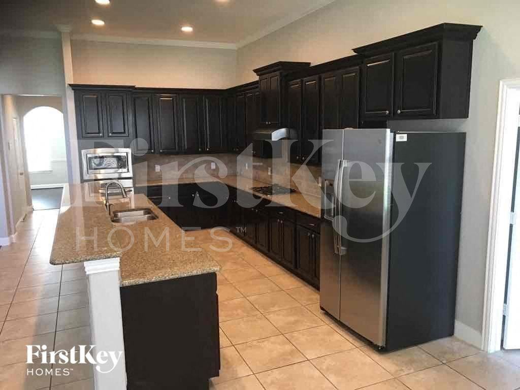 14623 Castle Cove Ln - Photo 2 of 24