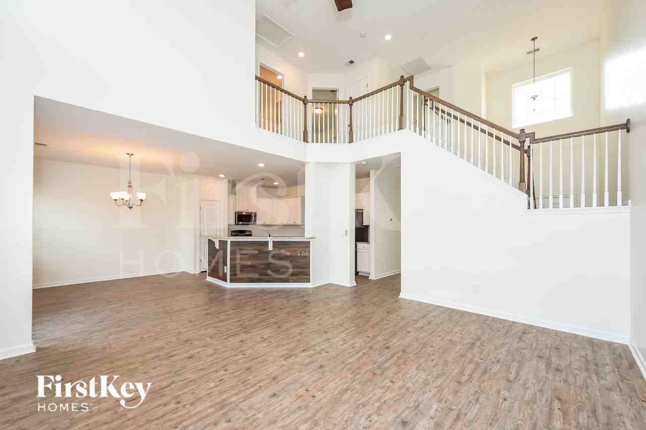 736 Redbud Ln - Photo 3 of 18
