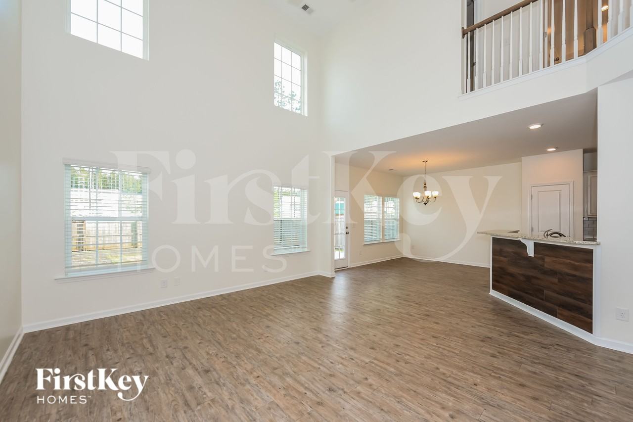 736 Redbud Ln - Photo 5 of 18