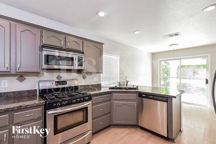 7829 Turtle Cove Ave - Photo 5 of 15