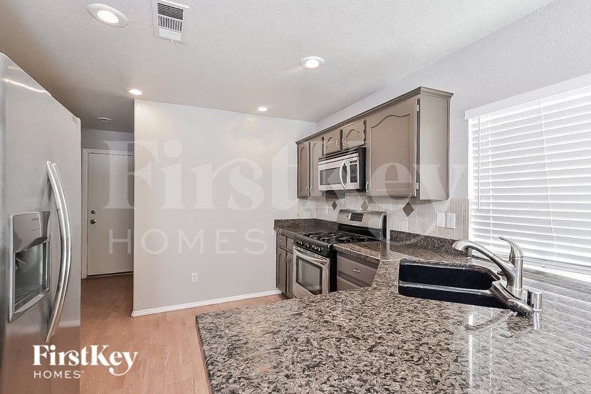 7829 Turtle Cove Ave - Photo 6 of 15