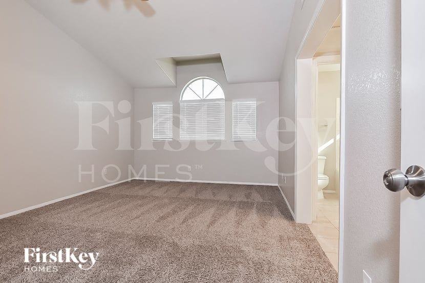 7829 Turtle Cove Ave - Photo 7 of 15