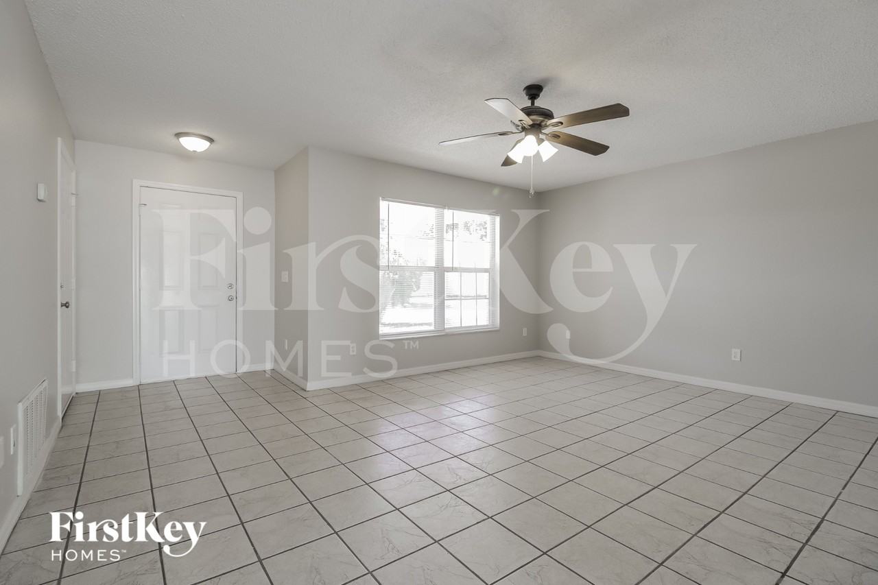 609 Greys Ferry Rd - Photo 2 of 16