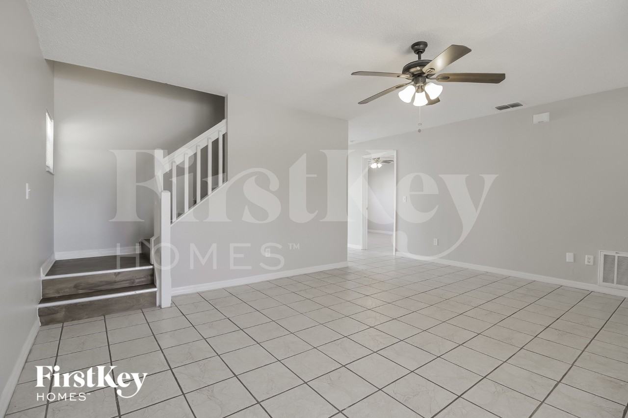 609 Greys Ferry Rd - Photo 3 of 16