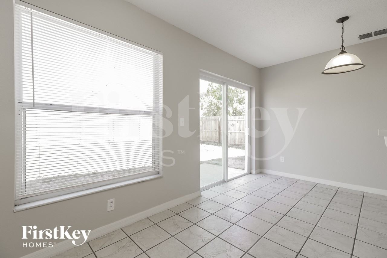 609 Greys Ferry Rd - Photo 4 of 16
