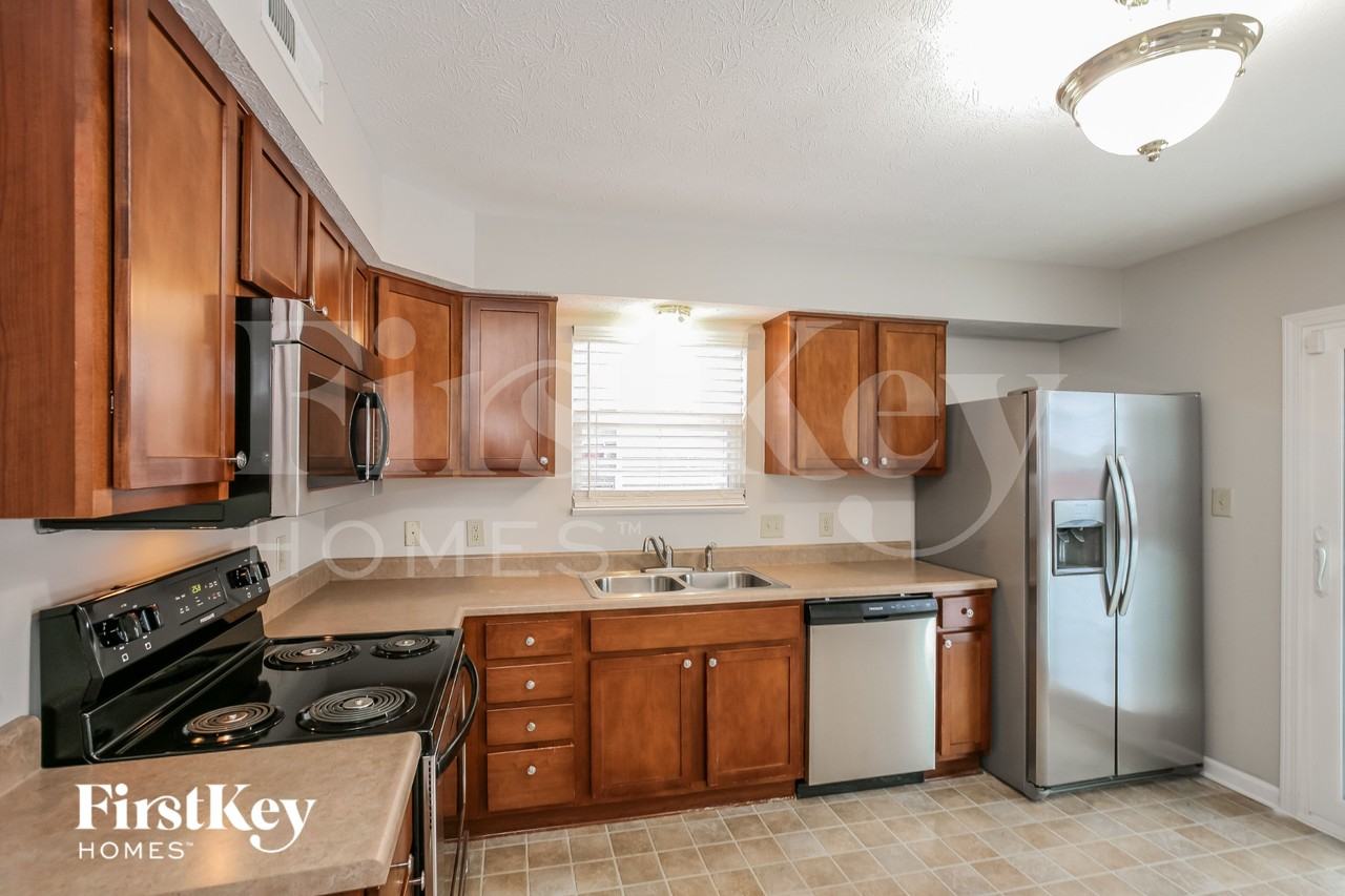 8119 Rambling Rd - Photo 6 of 16