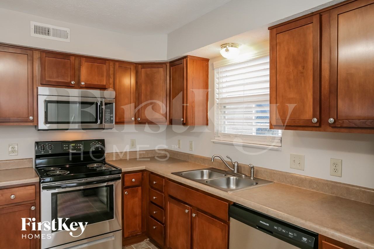8119 Rambling Rd - Photo 7 of 16