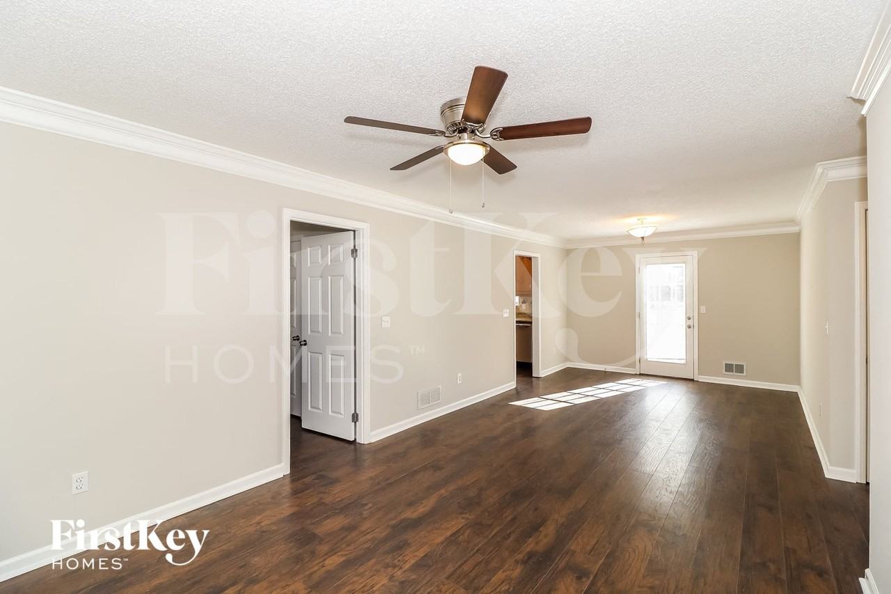 4565 Bonneville Dr - Photo 4 of 14
