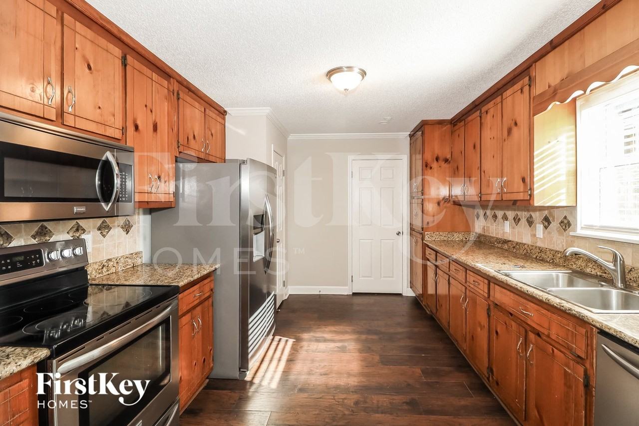 4565 Bonneville Dr - Photo 5 of 14