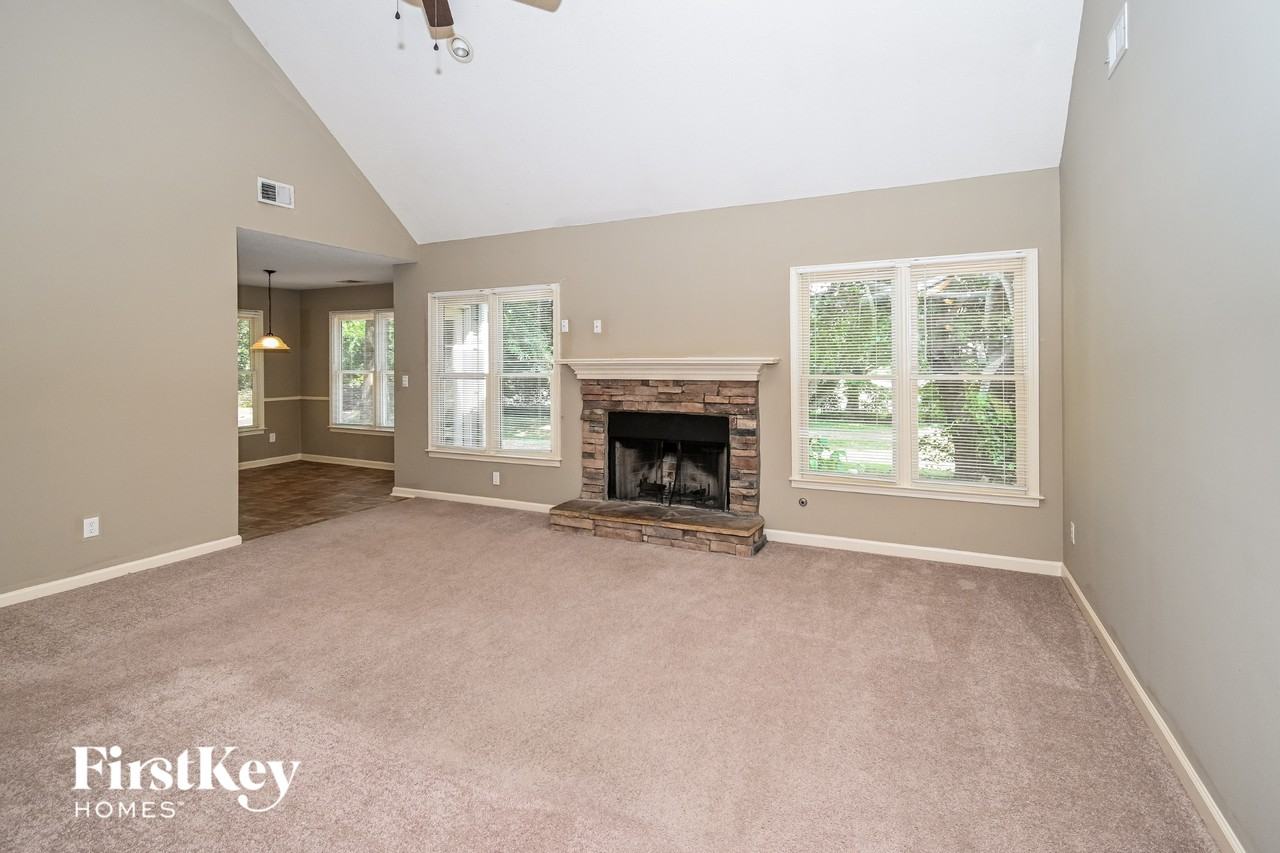 5802 Millers Pond Ln - Photo 3 of 15