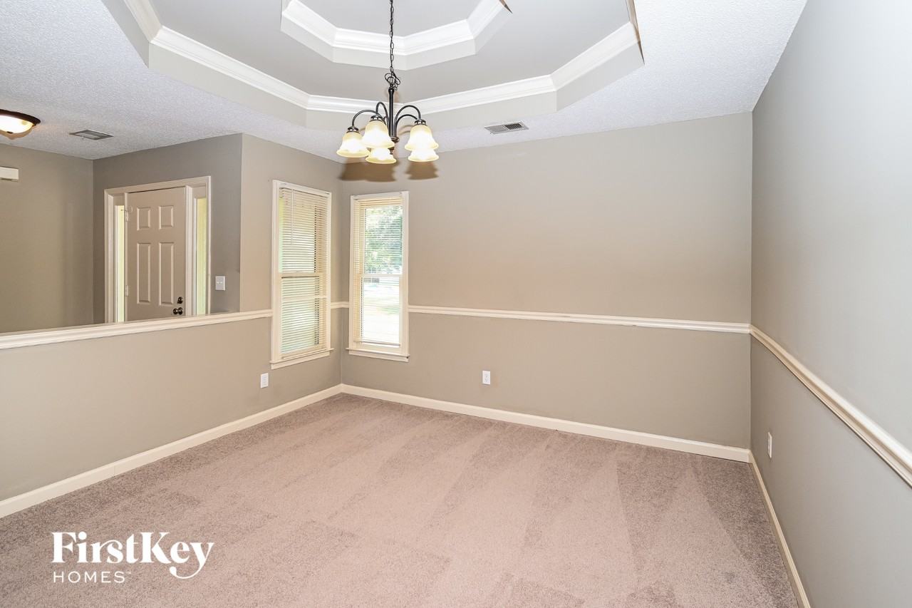 5802 Millers Pond Ln - Photo 4 of 15