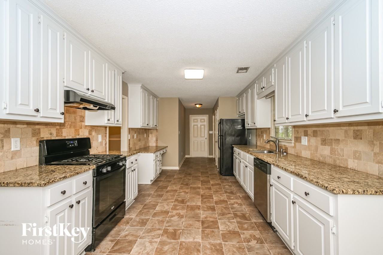 5802 Millers Pond Ln - Photo 7 of 15