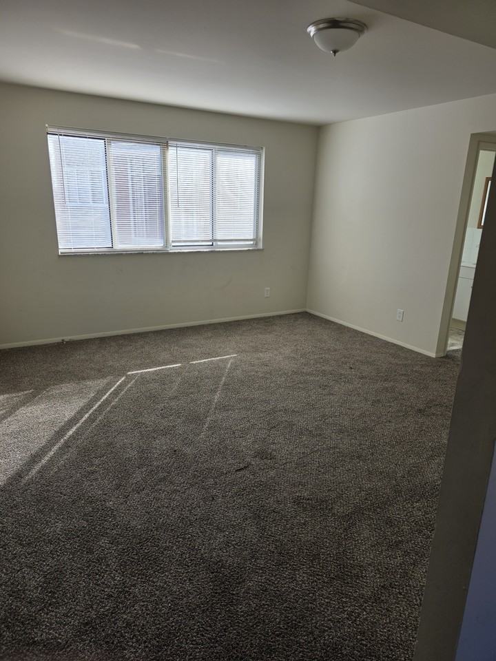 7701 Circle Drive - C #C - Photo 7 of 9