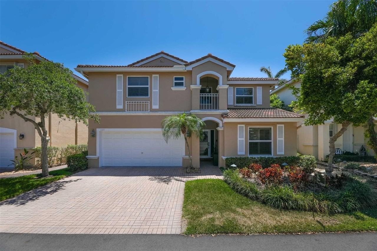 1084 Corkwood St - Photo 4 of 50