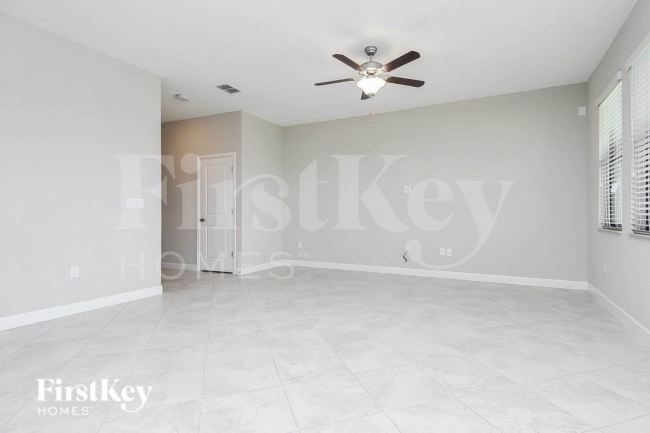9823 Ivory Dr - Photo 3 of 17