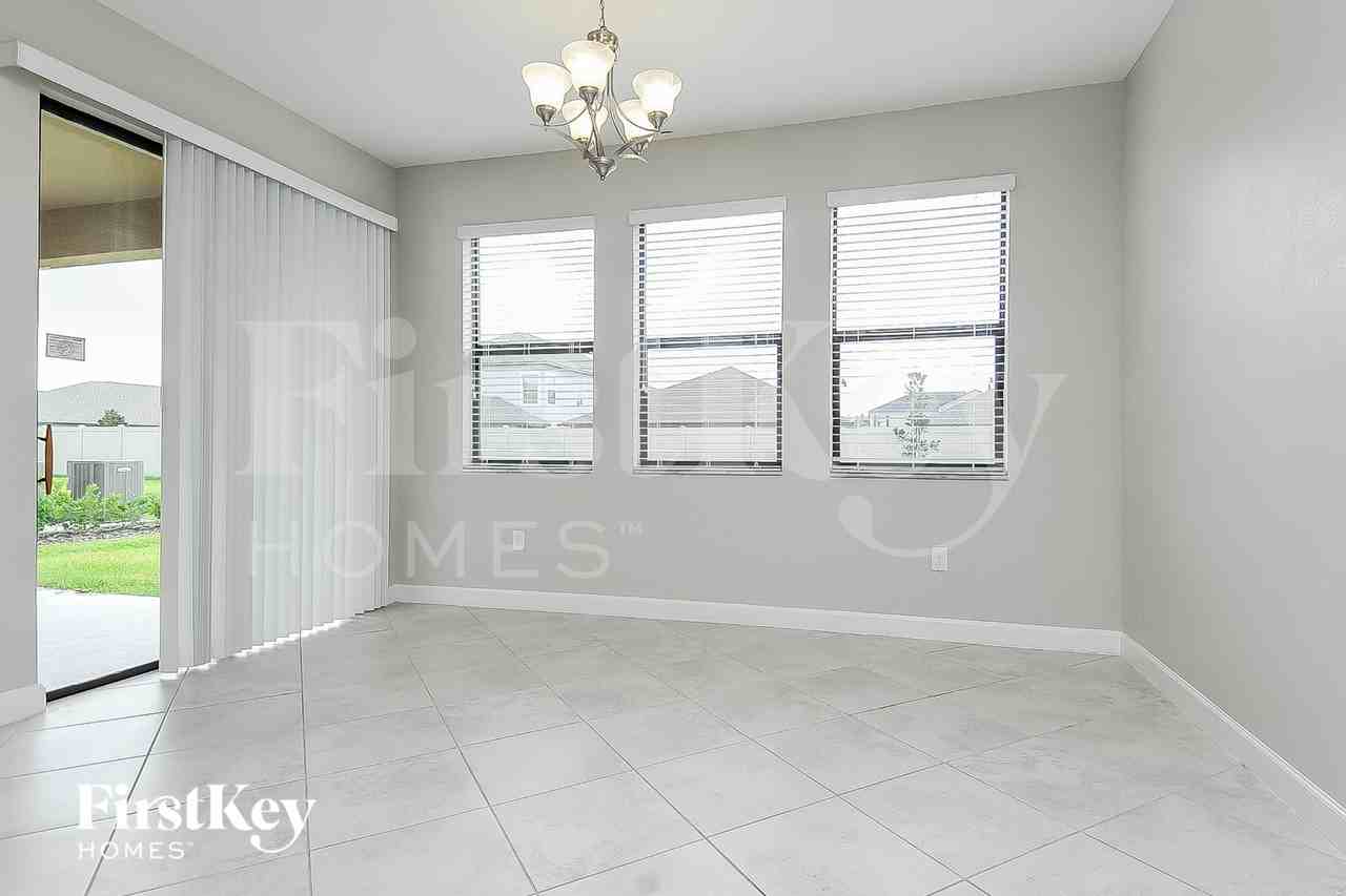 9823 Ivory Dr - Photo 4 of 17