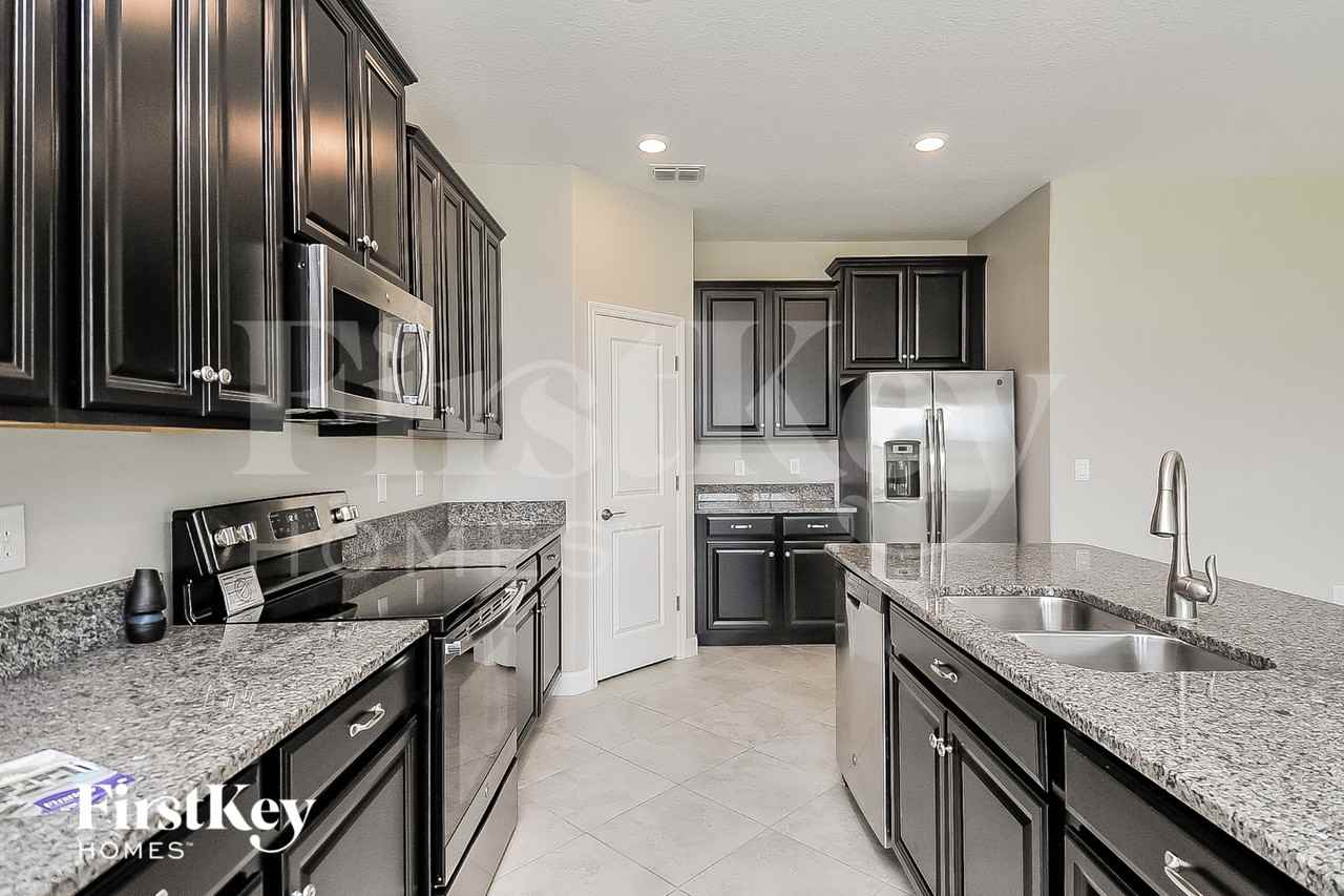 9823 Ivory Dr - Photo 5 of 17