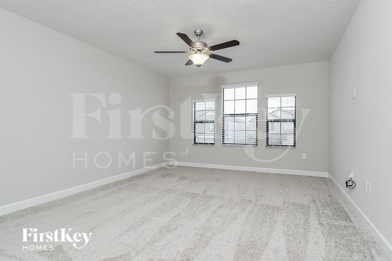 9823 Ivory Dr - Photo 7 of 17