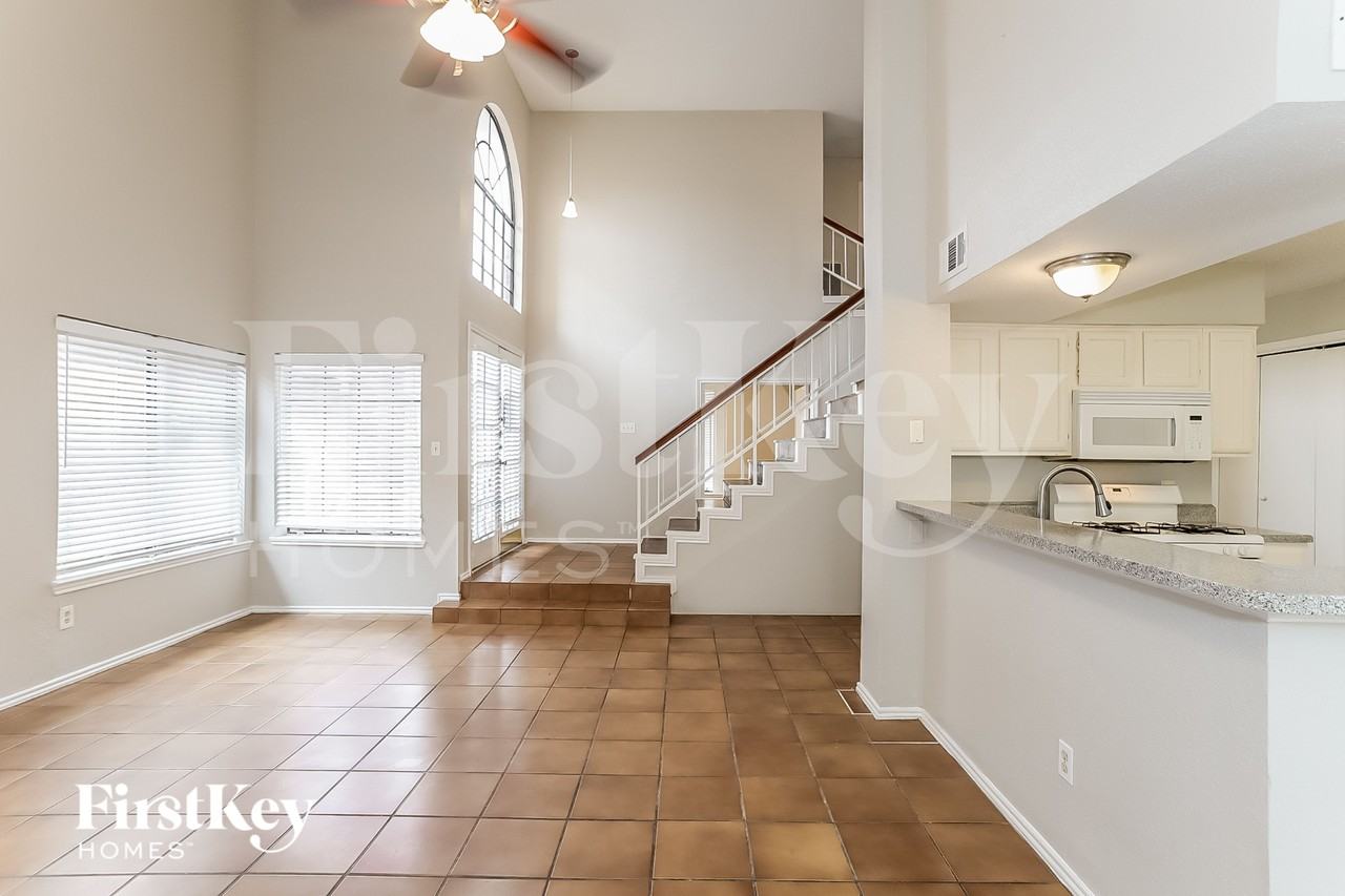 8603 Kinghaven St - Photo 3 of 17