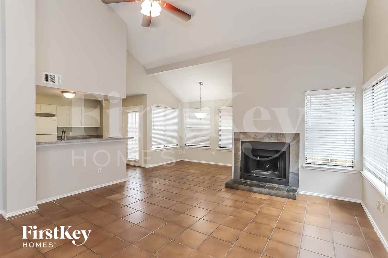 8603 Kinghaven St - Photo 4 of 17