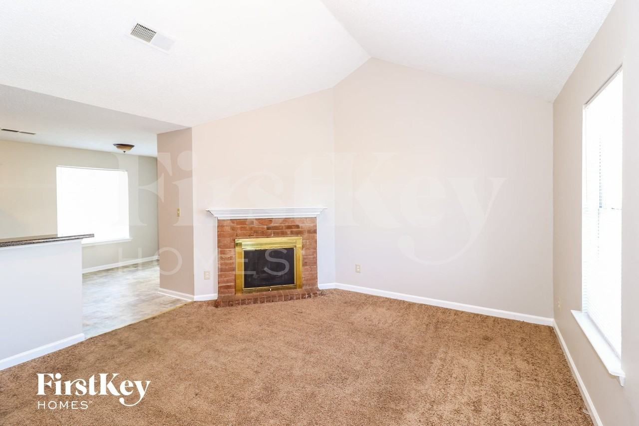 6911 Lagrange Cir S - Photo 3 of 15