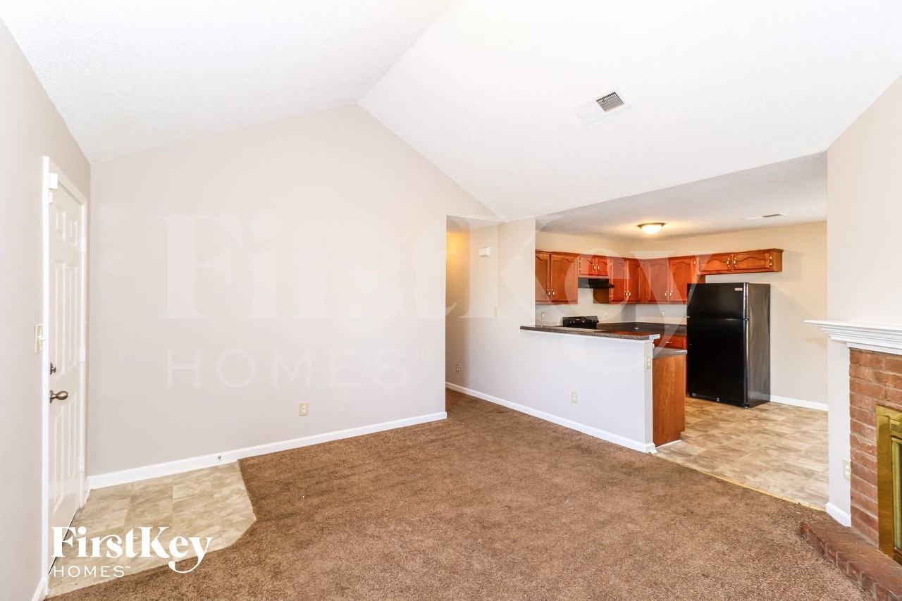 6911 Lagrange Cir S - Photo 4 of 15