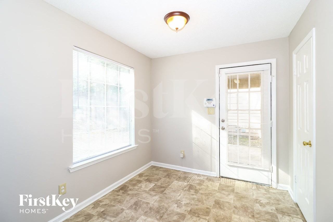 6911 Lagrange Cir S - Photo 5 of 15
