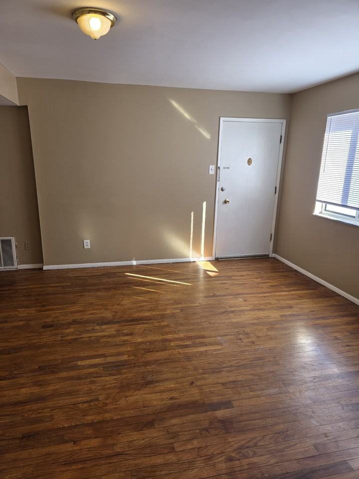 3855 Marietta Dr #C - Photo 4 of 10