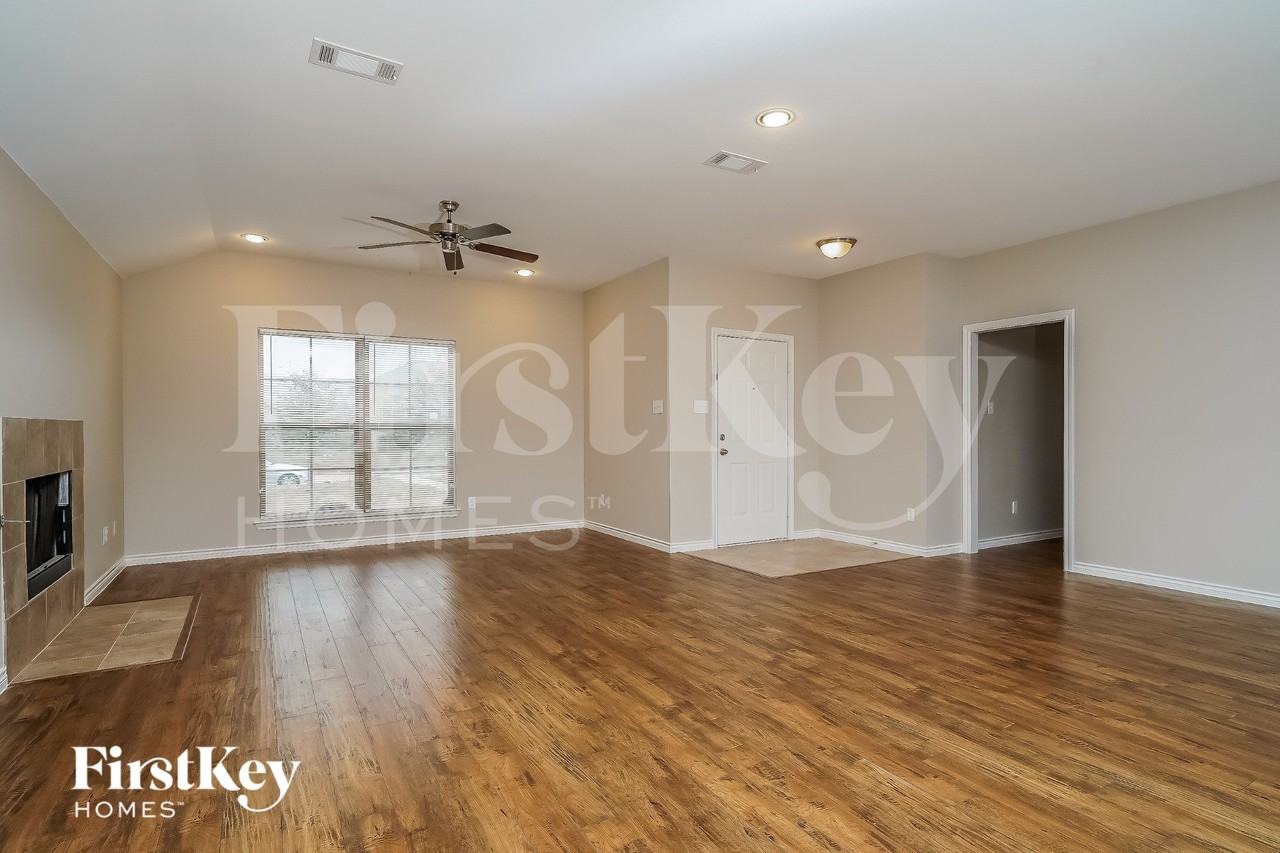 615 Hearthstone Dr - Photo 2 of 16