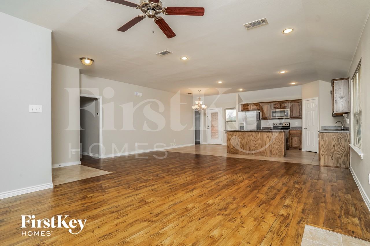 615 Hearthstone Dr - Photo 3 of 16