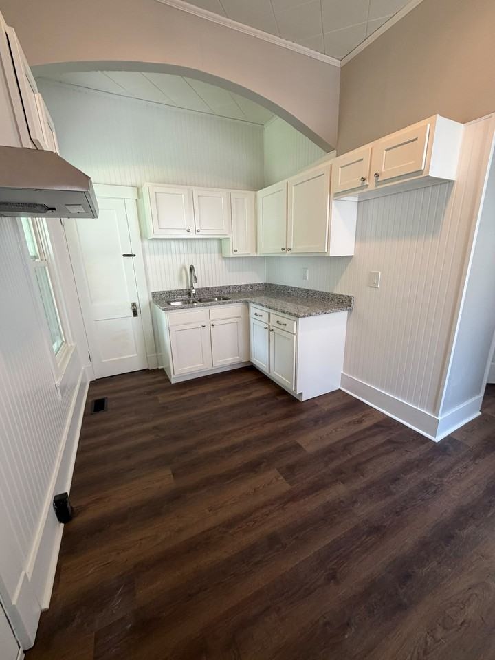 1312 Earl Ave #1 - Photo 3 of 11