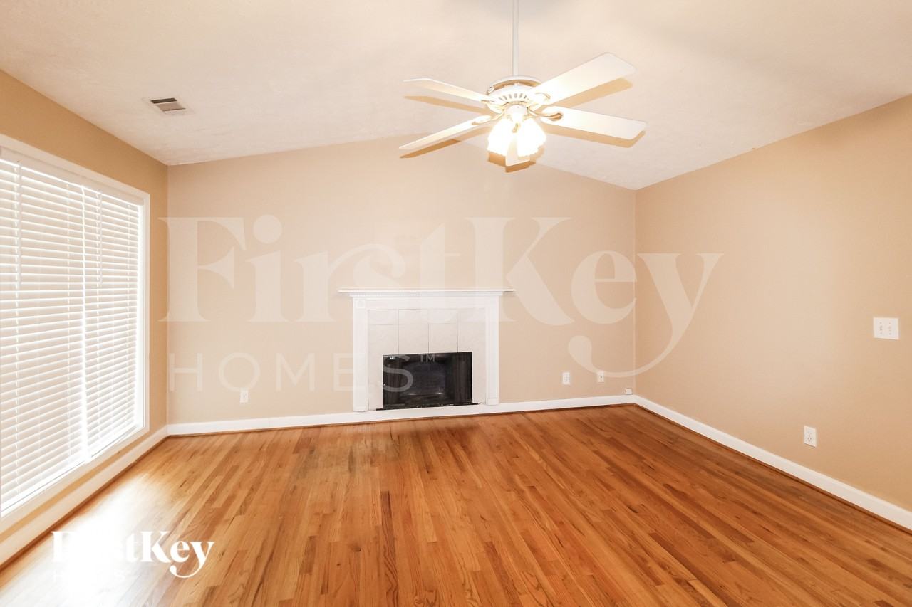 5082 Memory Ln - Photo 3 of 17