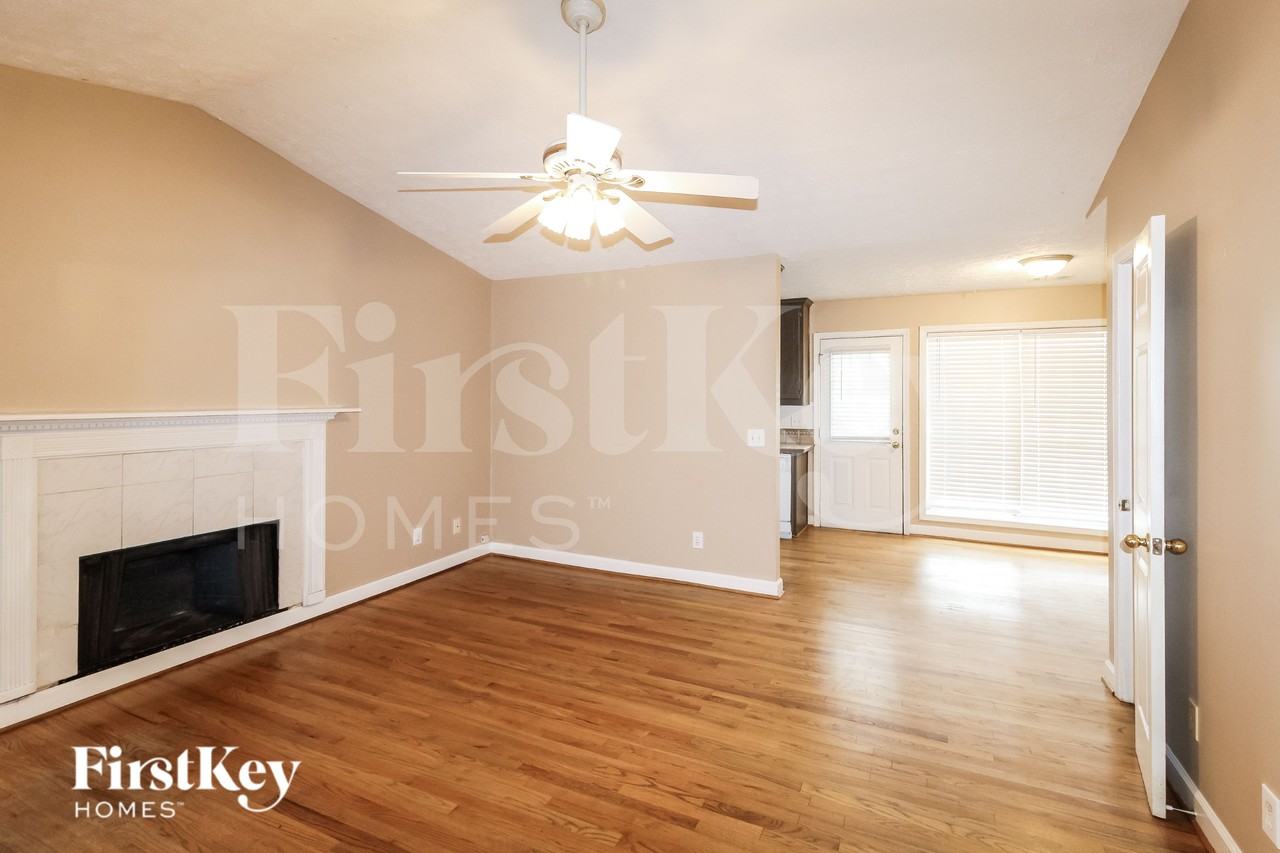 5082 Memory Ln - Photo 4 of 17