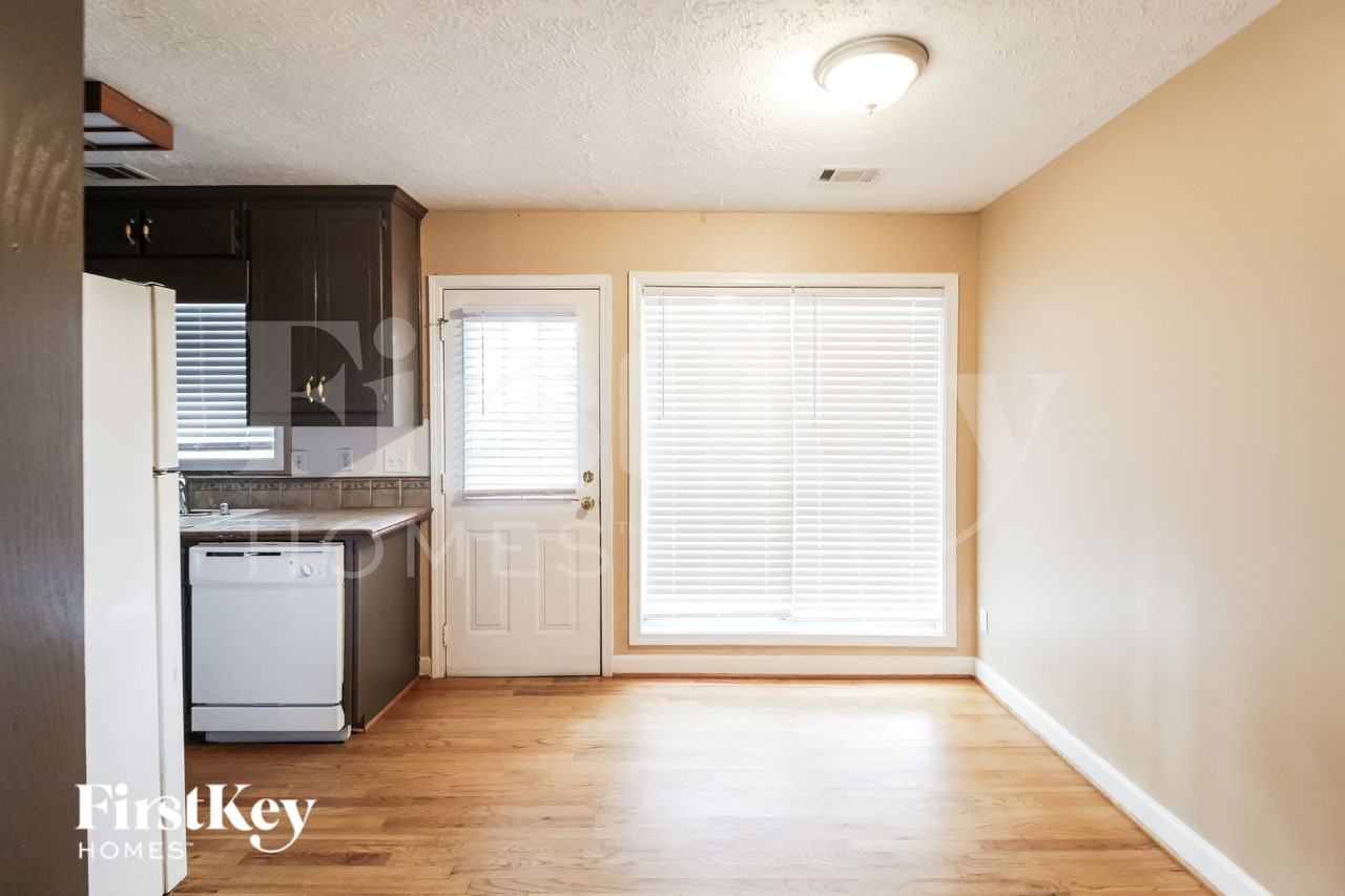 5082 Memory Ln - Photo 5 of 17