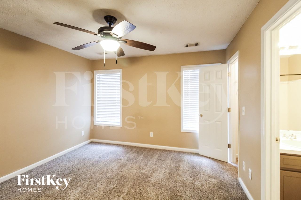 5082 Memory Ln - Photo 7 of 17