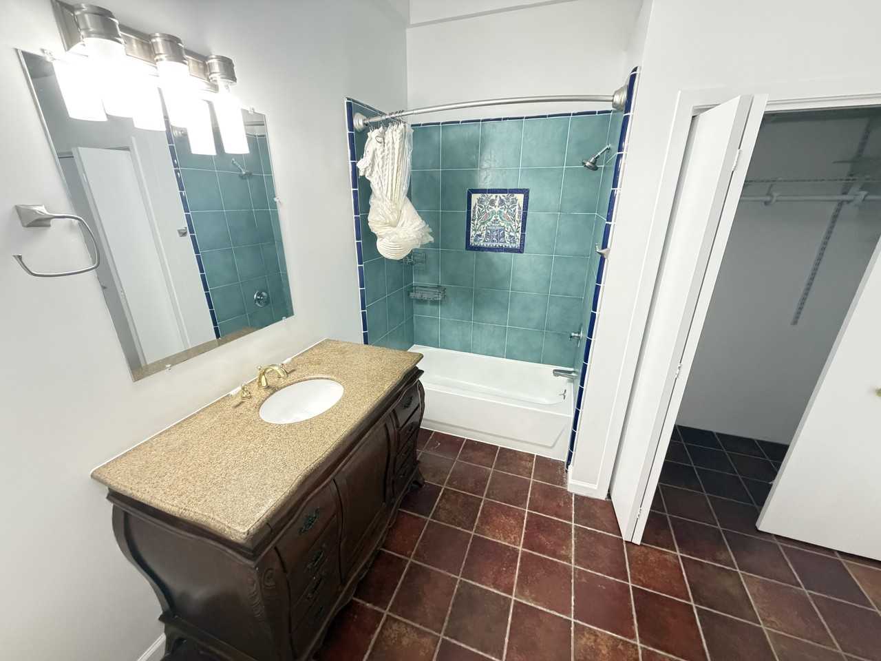 1018 4th Ave #1 - Photo 7 of 10
