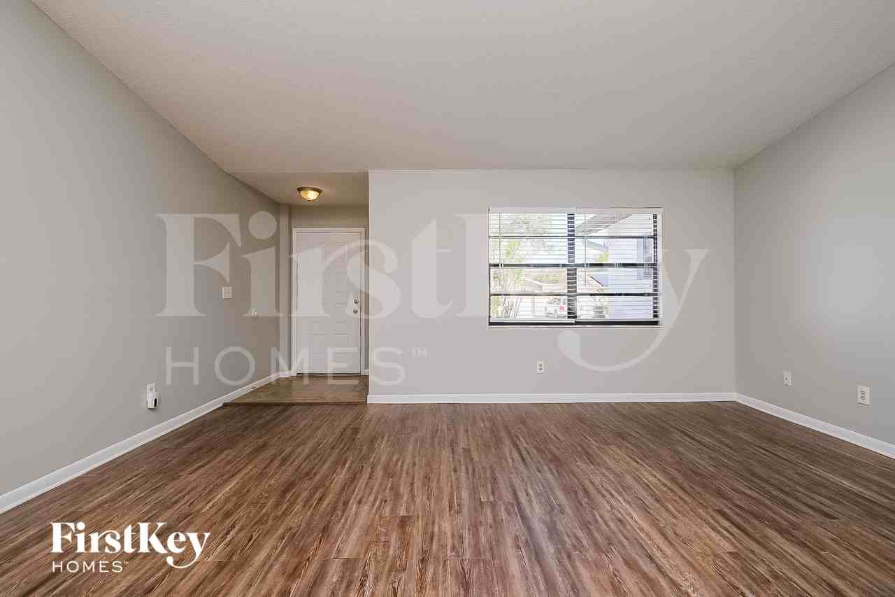 2813 Eagle Run Cir S - Photo 2 of 16