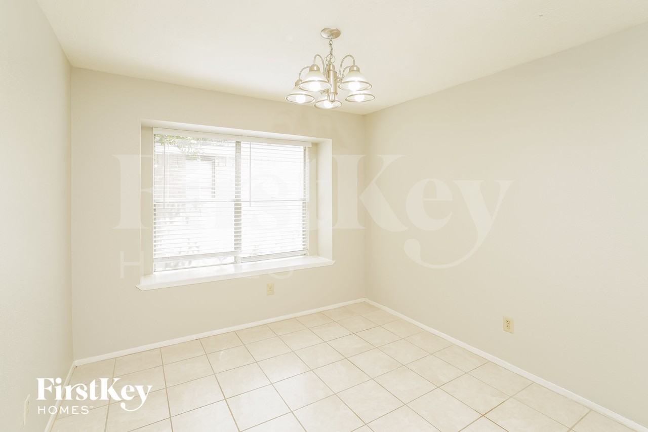 26511 Cypresswood Dr - Photo 5 of 16