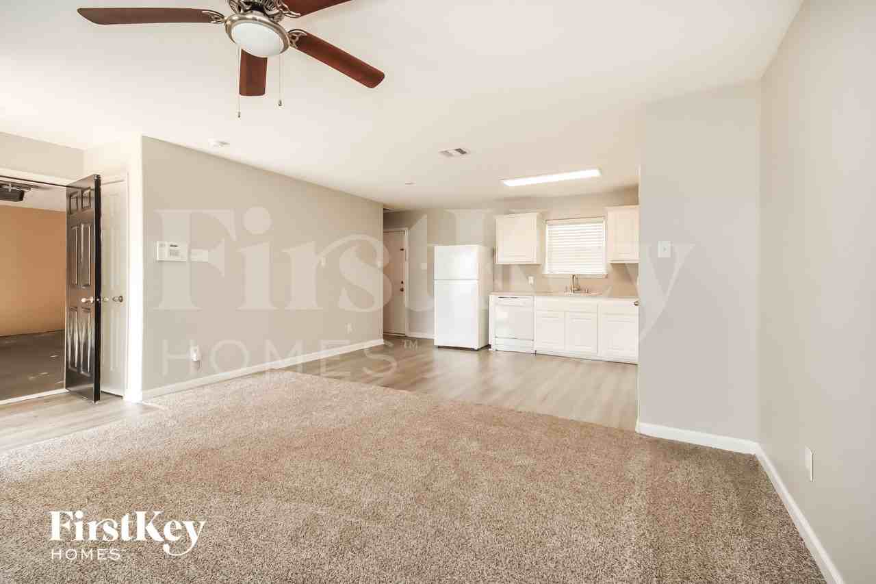 2621 Marlin Dr - Photo 3 of 17