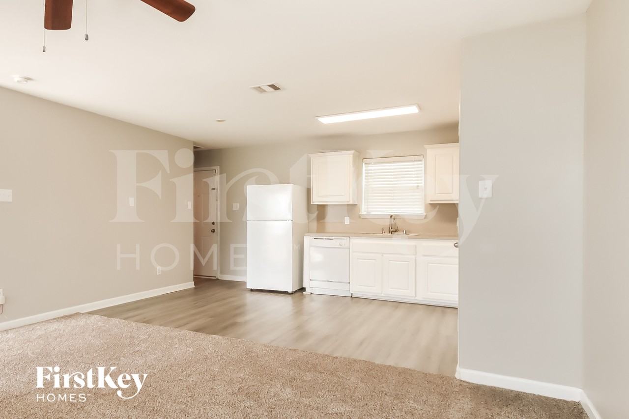 2621 Marlin Dr - Photo 4 of 17