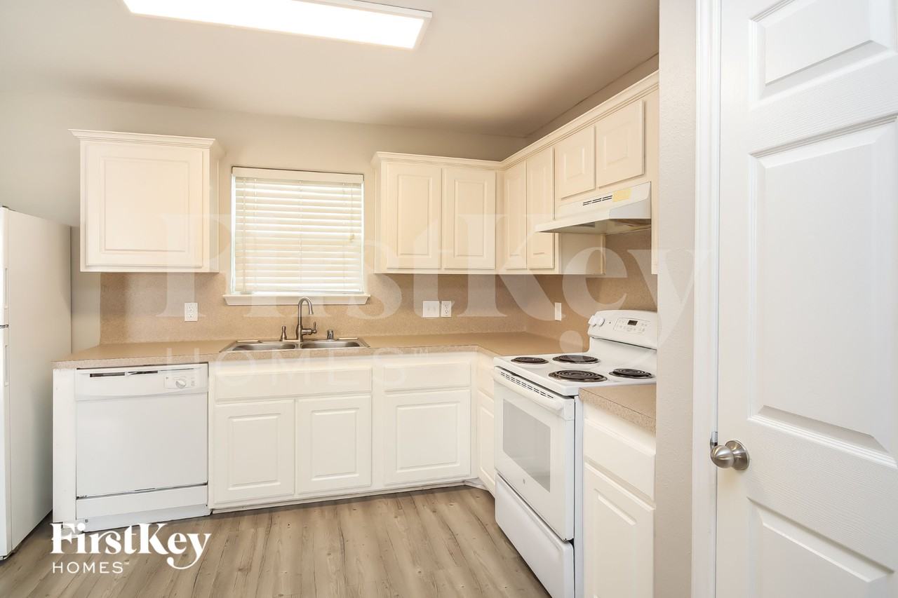 2621 Marlin Dr - Photo 5 of 17