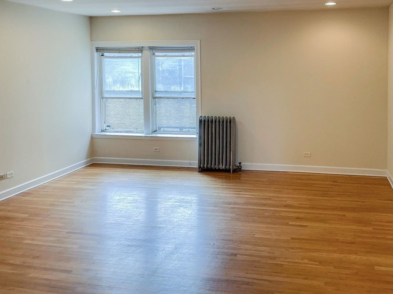 3922 N Pine Grove Ave #3 - Photo 2 of 8